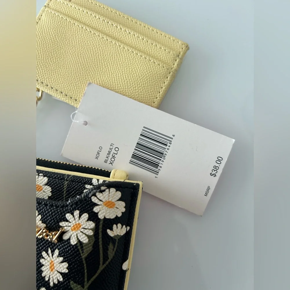 Betsey Johnson Black daisy yellow pull out wallet - Picture 2 of 5